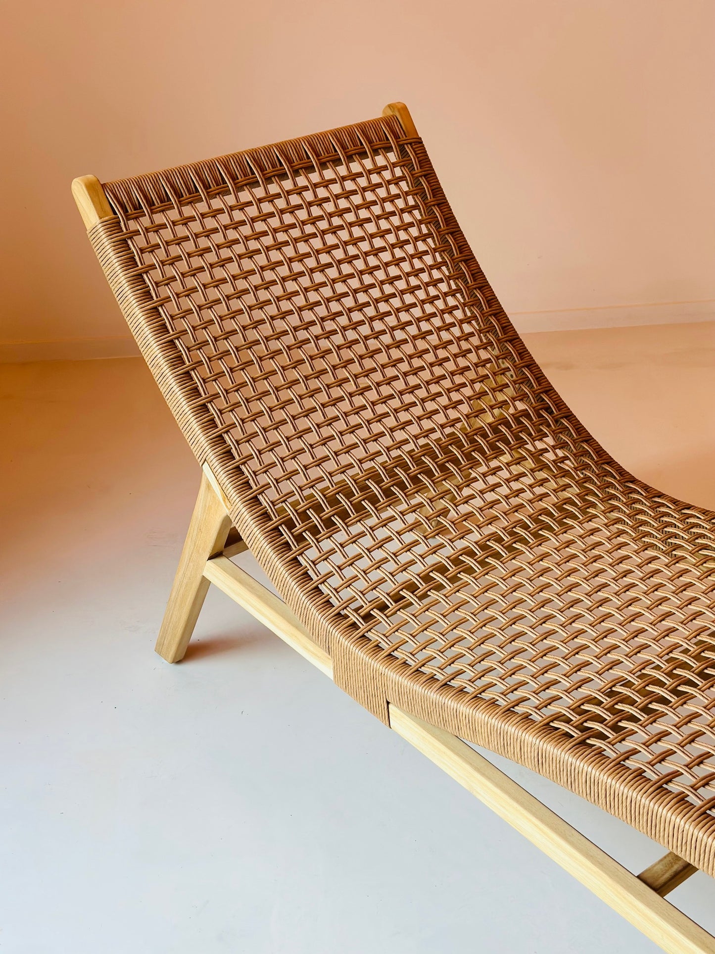Nebula Lounger