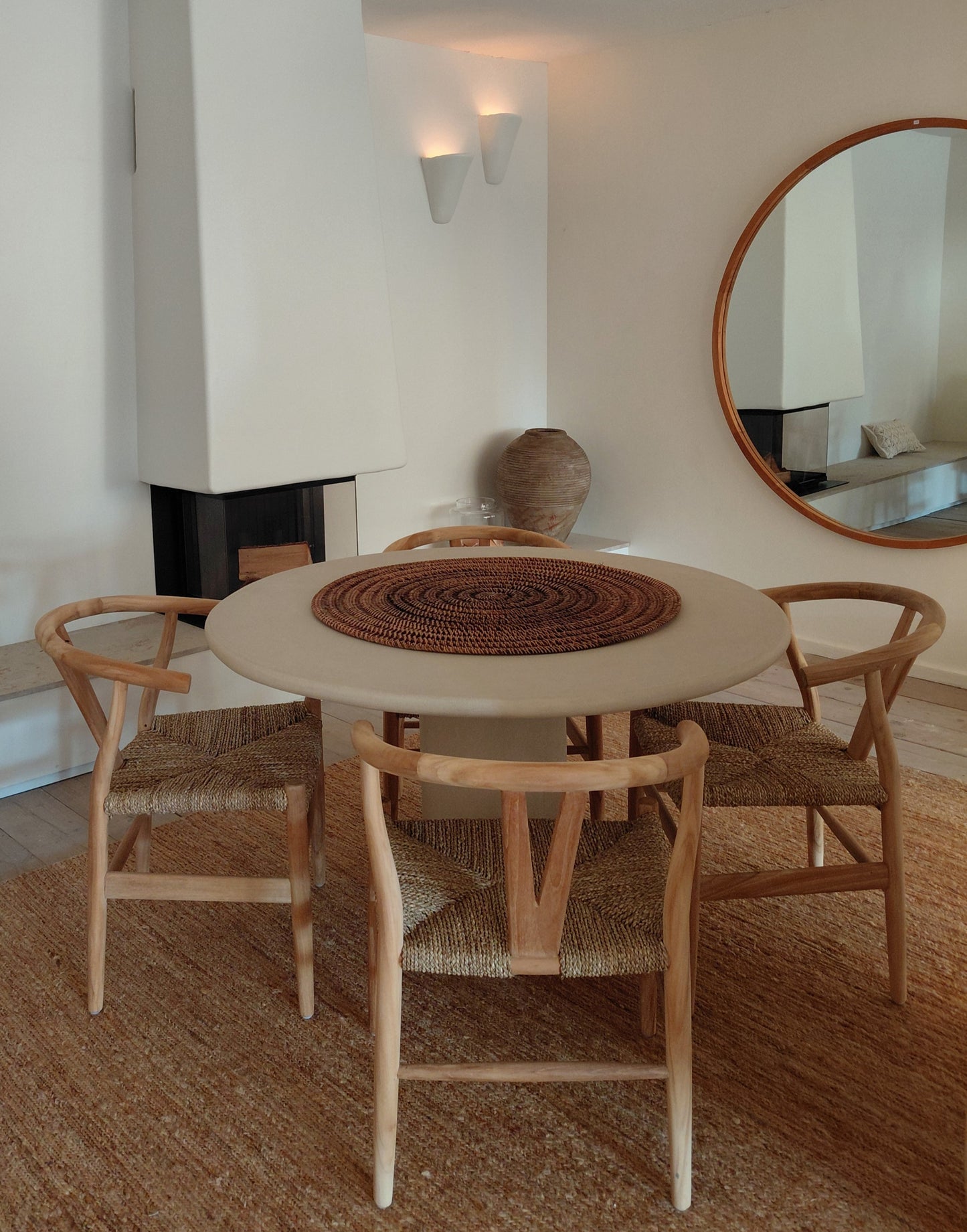 Dining table in Beton Ciré