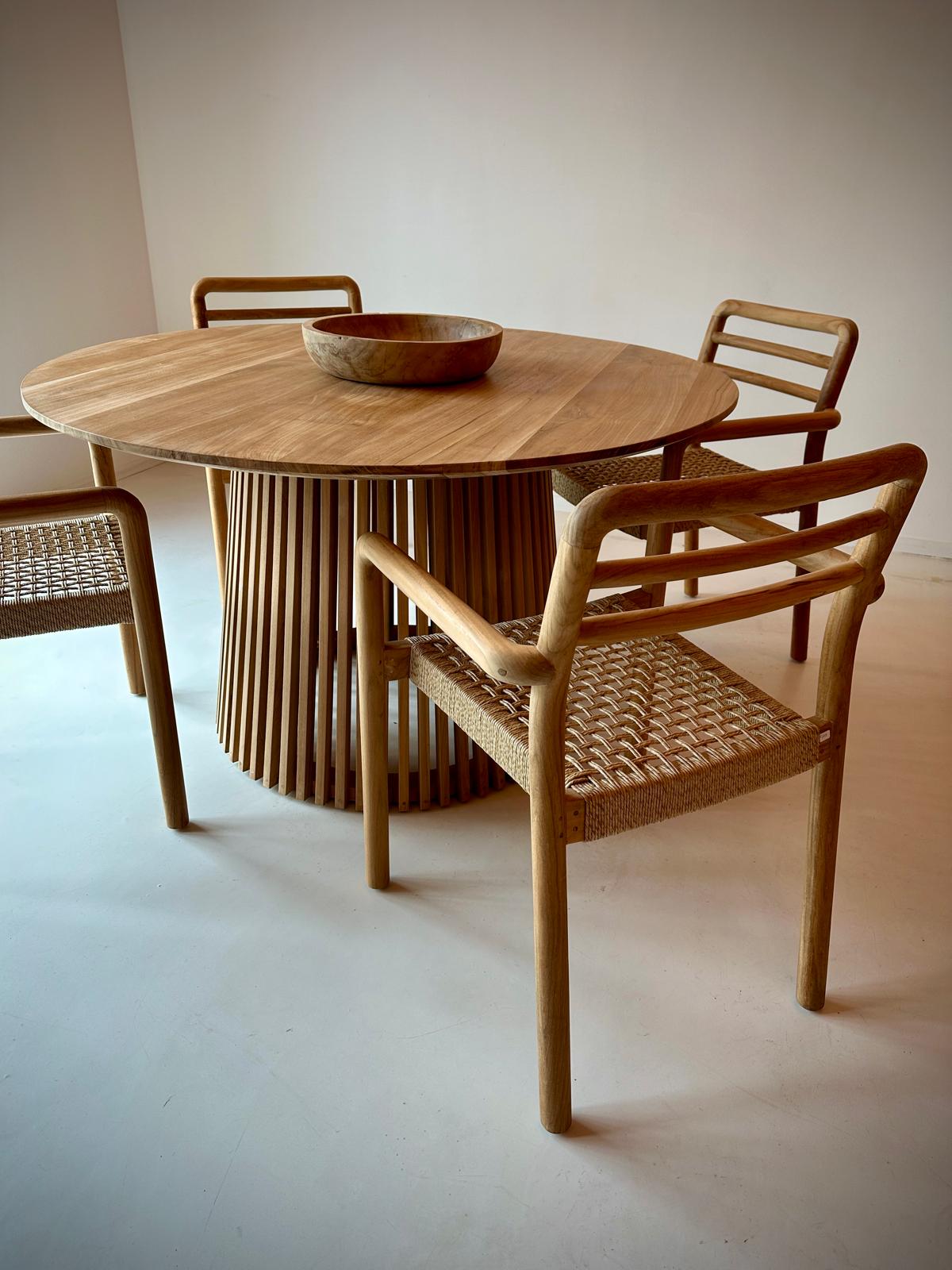 Hanami dining table