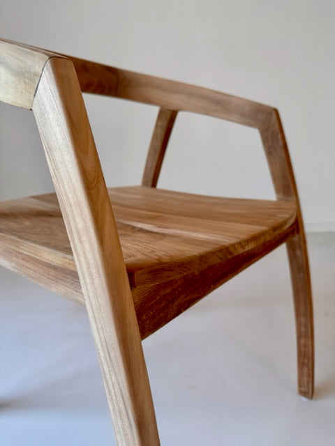 Rojii dining chair in natural teak